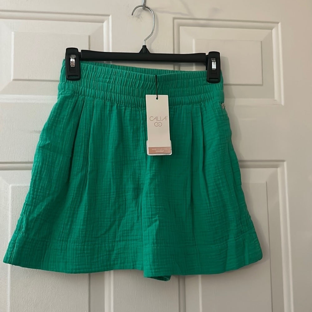 CALIA Inverted Pleat Pull On Short: GREEN GLOW: NEW WITH TAGS: SIZE XXS
